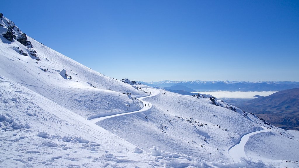 Cardrona Alpine Resort which includes landscape views, mountains and snow