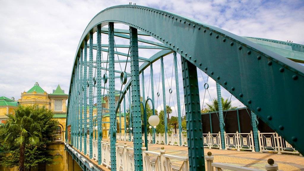 Gold Reef City toont een brug