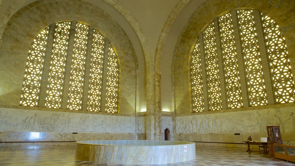 Voortrekker Monument ofreciendo un monumento y vistas interiores