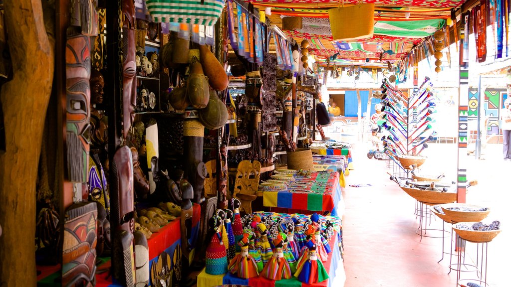 Lesedi Cultural Village ofreciendo mercados, cultura indígena y shopping