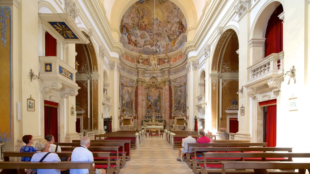 Gereja St. Ignatius menunjukkan arsitektur kuno, gereja atau katedral dan objek warisan