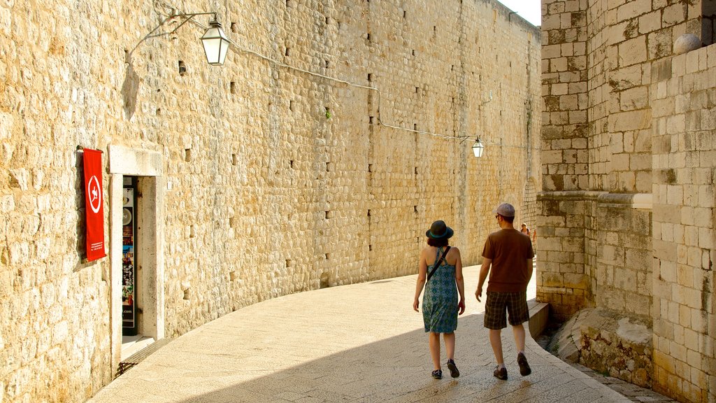 Monasterio Dominicano, Dubrovnik, Croacia y también una pareja