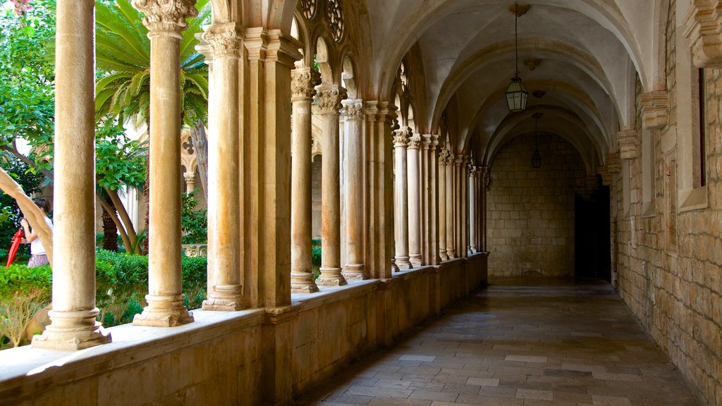 Monasterio dominicano que incluye patrimonio de arquitectura