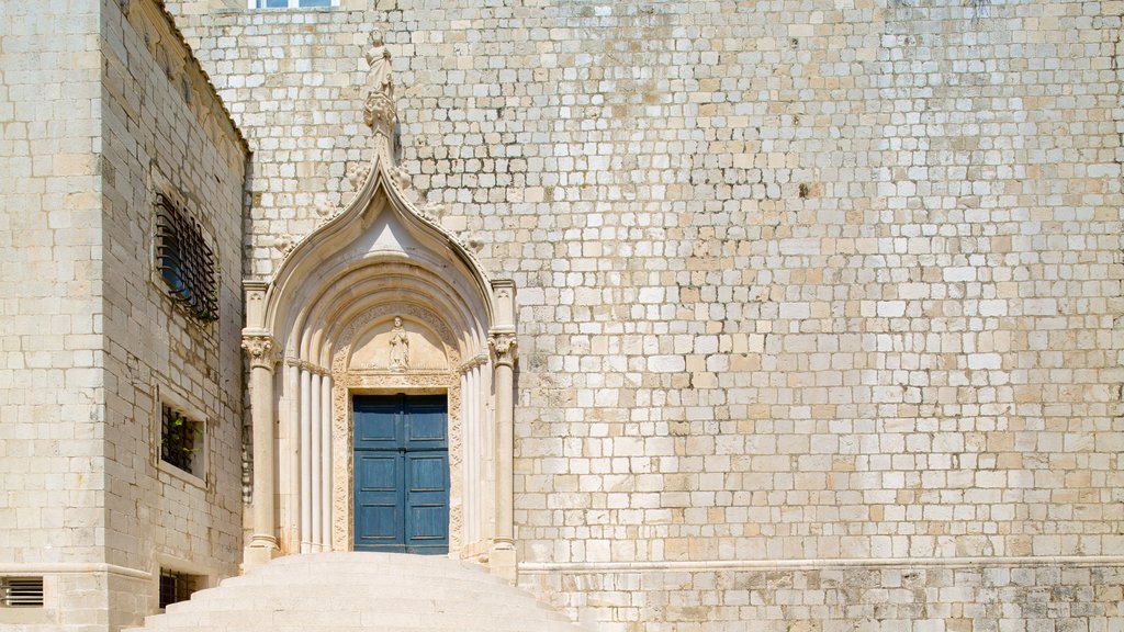 Mosteiro Dominicano que inclui arquitetura de patrimônio