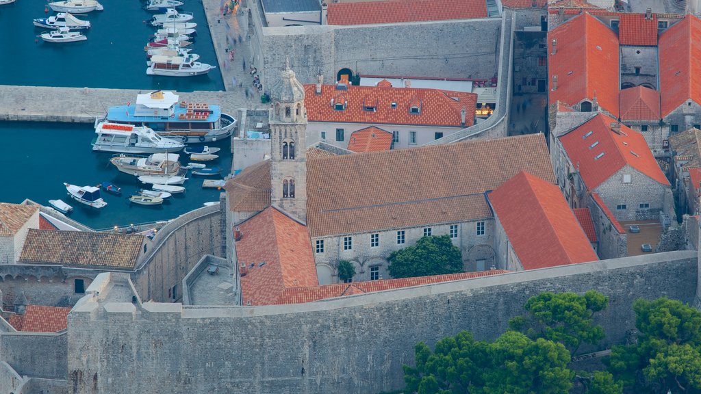 Monastère dominicain mettant en vedette éléments du patrimoine