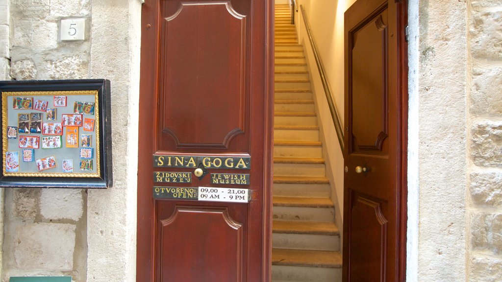 Dubrovnik Synagogue showing signage