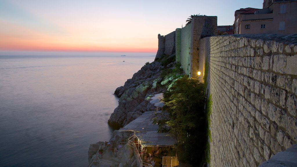 Dubrovnik – Dalmácia do Sul caracterizando paisagens litorâneas e elementos de patrimônio