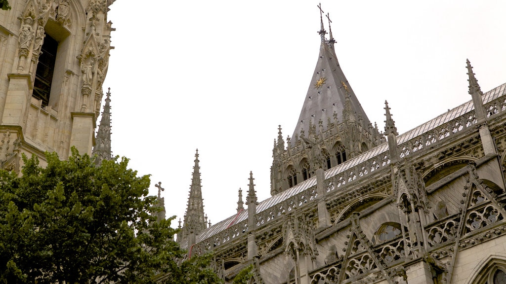 Catedral de Rouen ofreciendo una iglesia o catedral, elementos del patrimonio y patrimonio de arquitectura