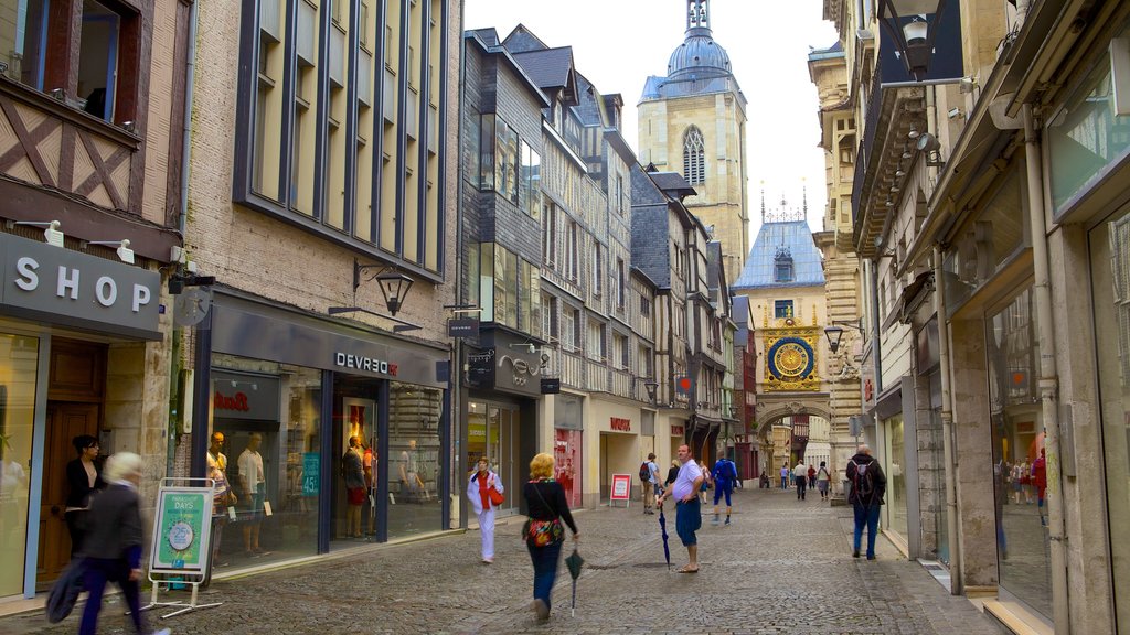 Gros Horloge montrant scènes de rue et magasinage