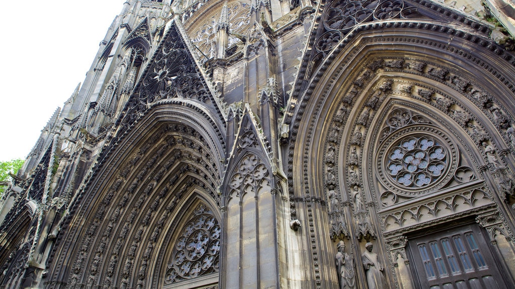 Église de Saint-Ouen mettant en vedette une église ou une cathédrale