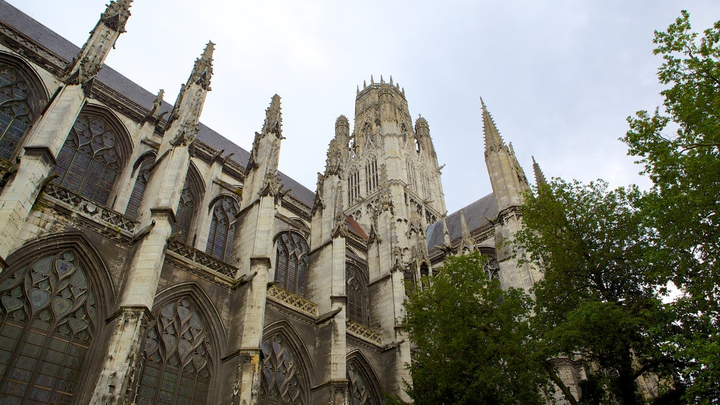 Igreja de Saint-Ouen que inclui uma igreja ou catedral