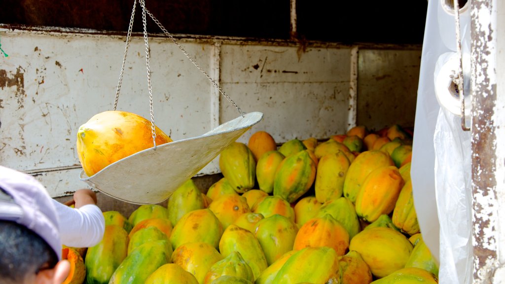 Urubamba caracterizando mercados e comida