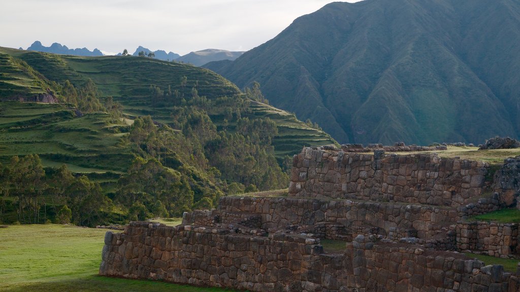 Chincheros featuring heritage elements, mountains and landscape views