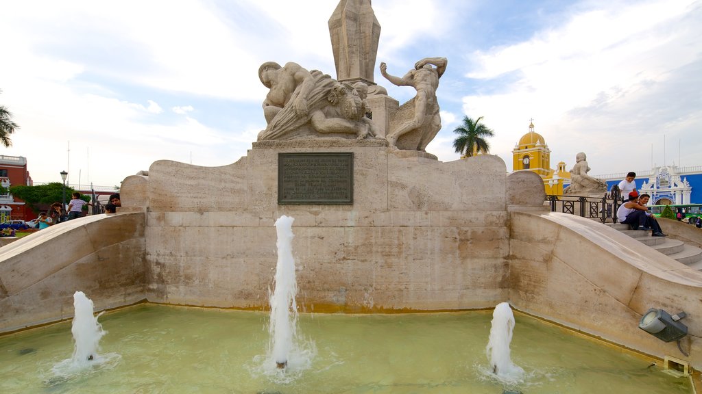 Trujillo Plaza de Armas showing a fountain, a statue or sculpture and signage