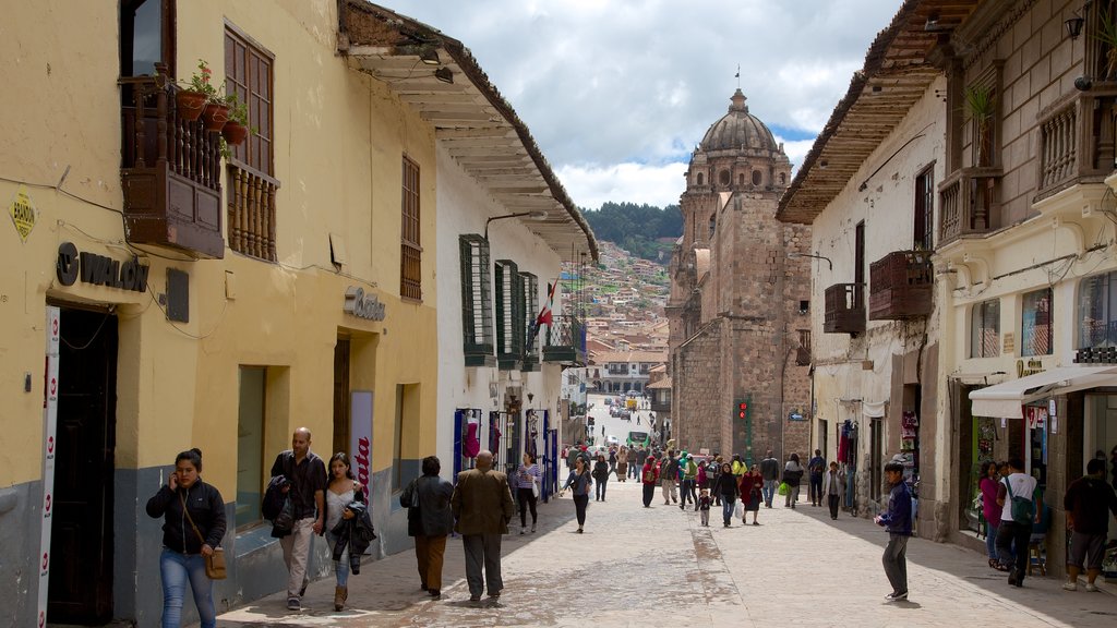 Cusco showing street scenes