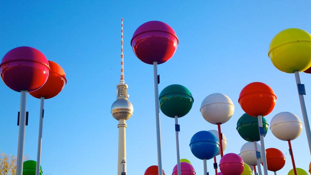 Tour de la télévision de Berlin mettant en vedette art en plein air