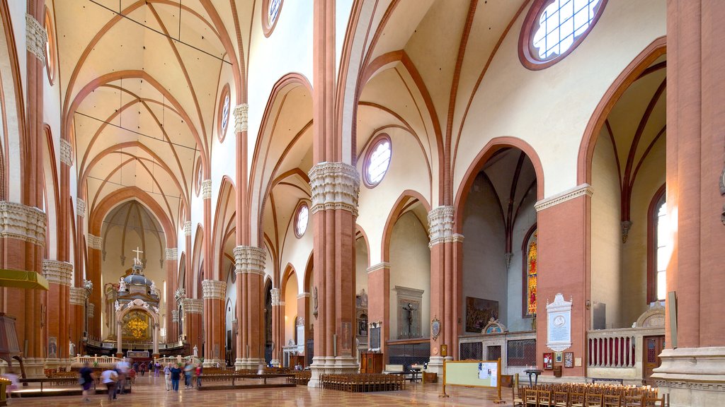 Basílica de San Petronio ofreciendo aspectos religiosos, vistas de interior y arquitectura patrimonial