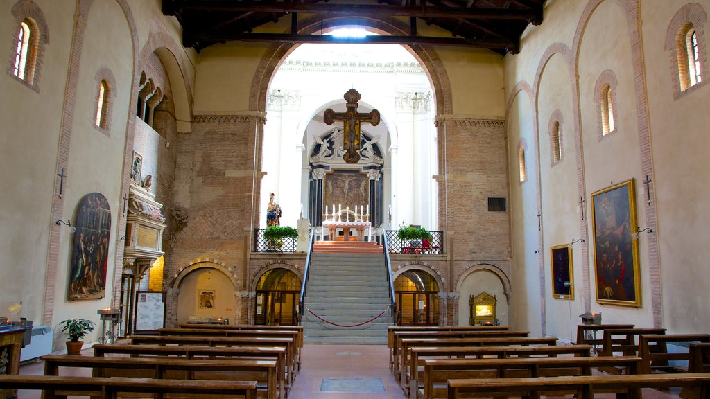 Basilica di Santo Stefano que inclui elementos religiosos, uma igreja ou catedral e vistas internas