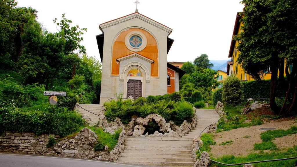 Cadenabbia caracterizando uma igreja ou catedral