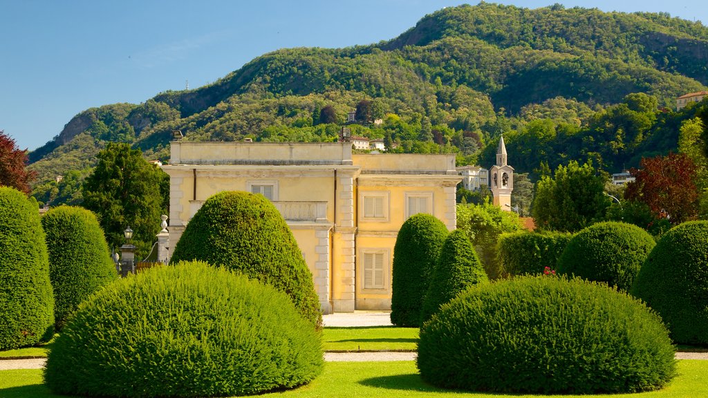 Villa Olmo que incluye elementos patrimoniales y un parque