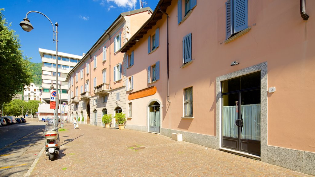 Piazza Vittoria showing heritage architecture and a small town or village