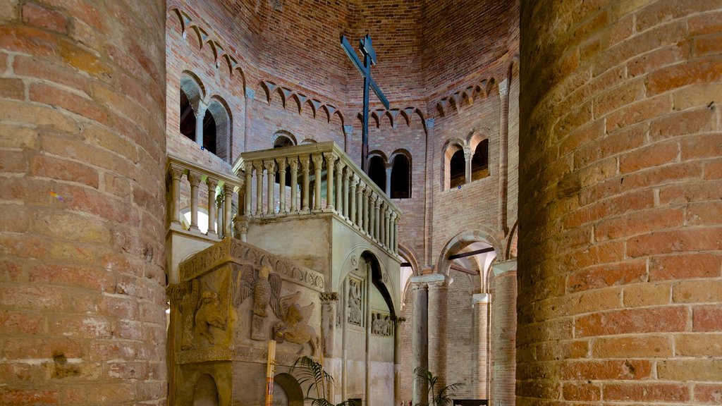 Basilica di Santo Stefano que inclui elementos de patrimônio, vistas internas e uma igreja ou catedral