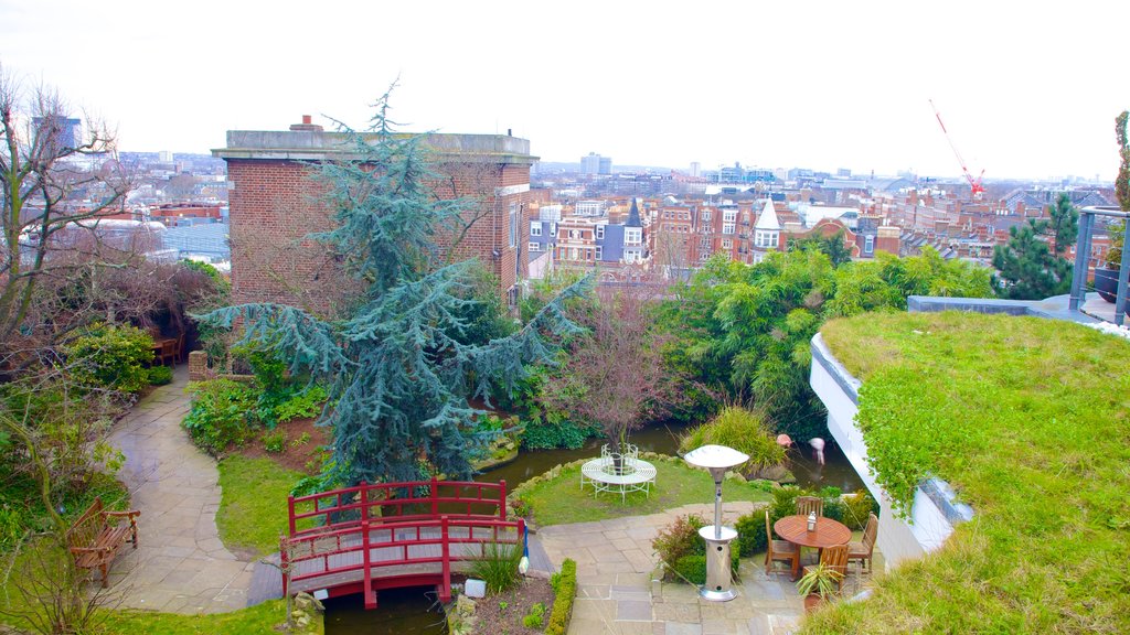 Kensington Roof Gardens showing a city and a park