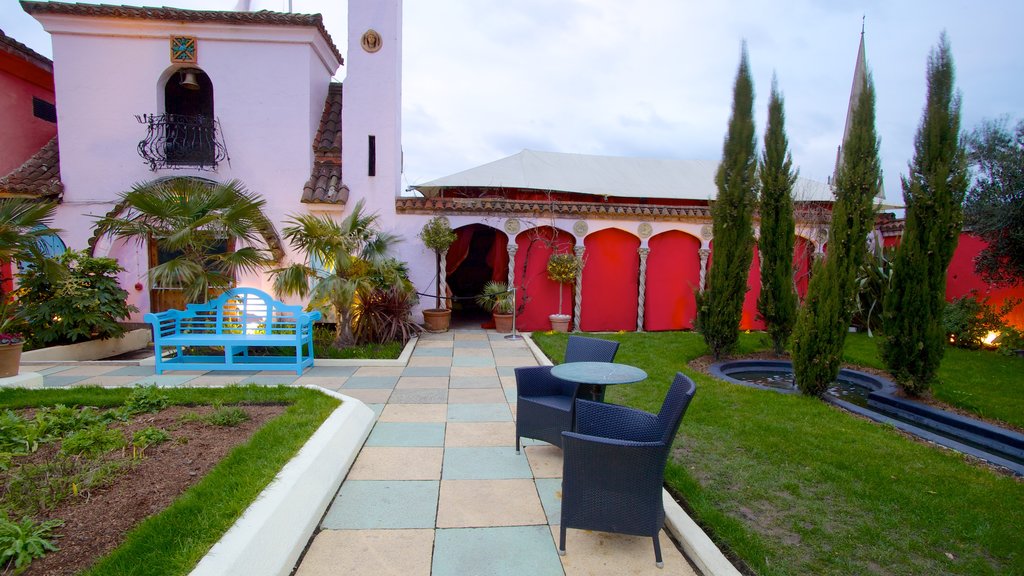 Kensington Roof Gardens showing a house and a park