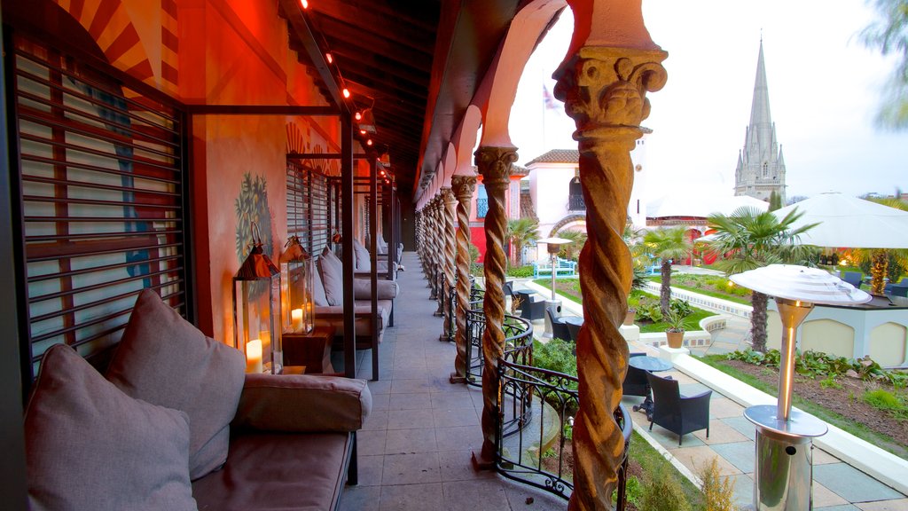 Kensington Roof Gardens showing a garden