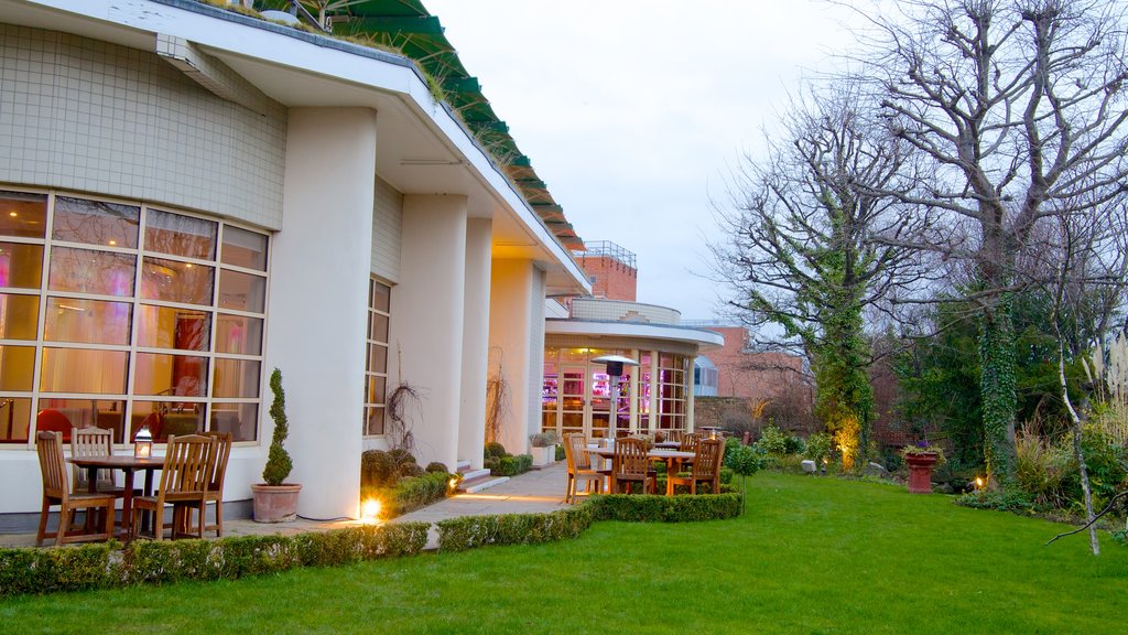 Kensington Roof Gardens which includes a park and a house