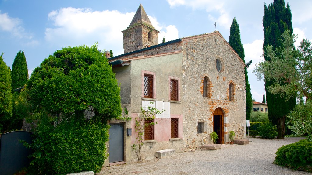 Church of San Pietro showing a church or cathedral and heritage elements