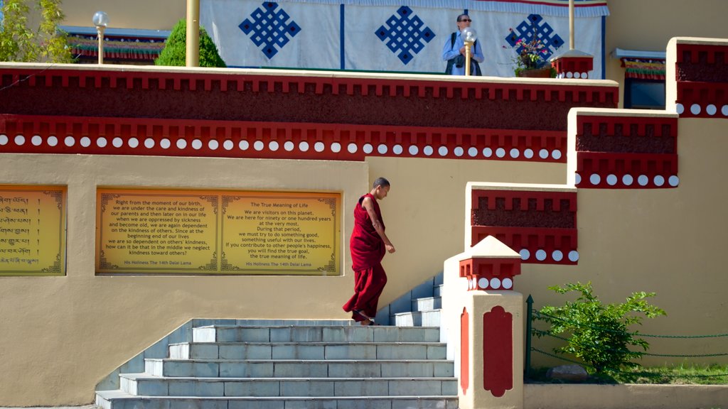 Monastério de Kopan mostrando aspectos religiosos