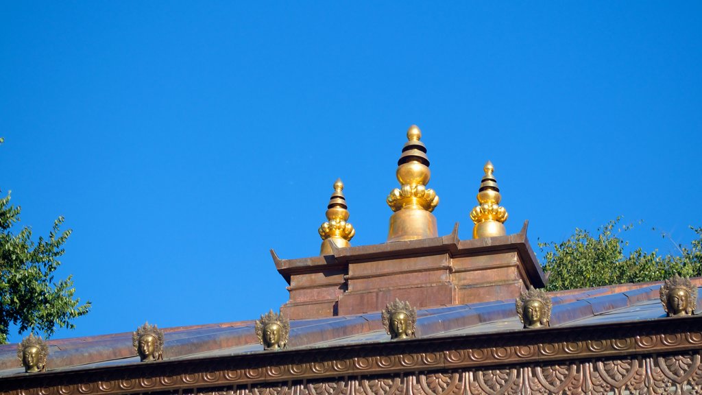 Swayambhunath que inclui elementos religiosos