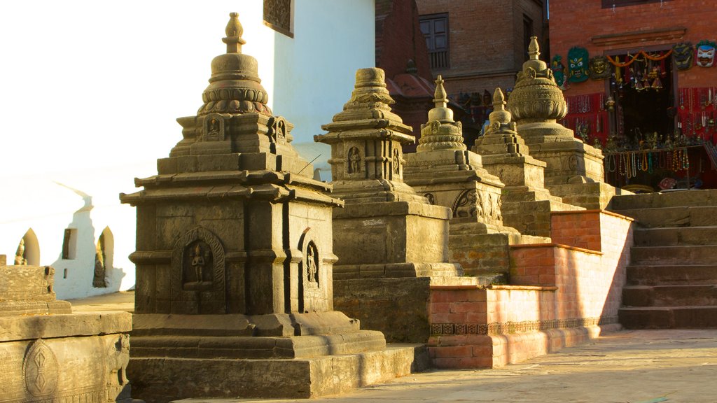 Swayambhunath qui includes éléments religieux