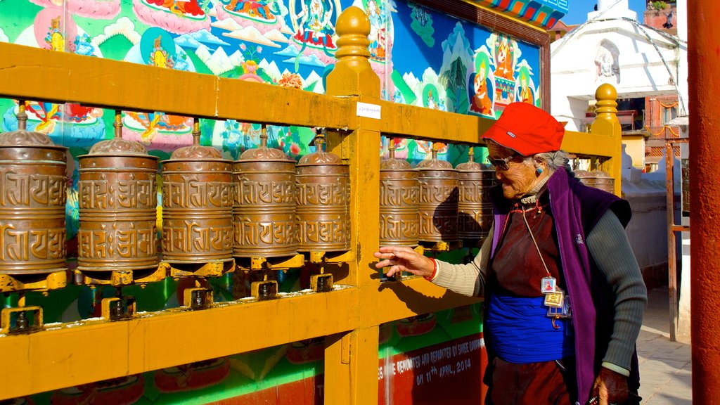 Boudhanath sekä yksi nainen