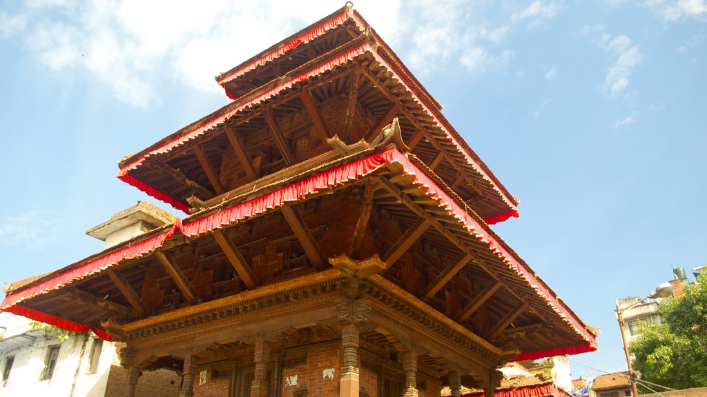 Praça Kathmandu Durbar que inclui um templo ou local de adoração