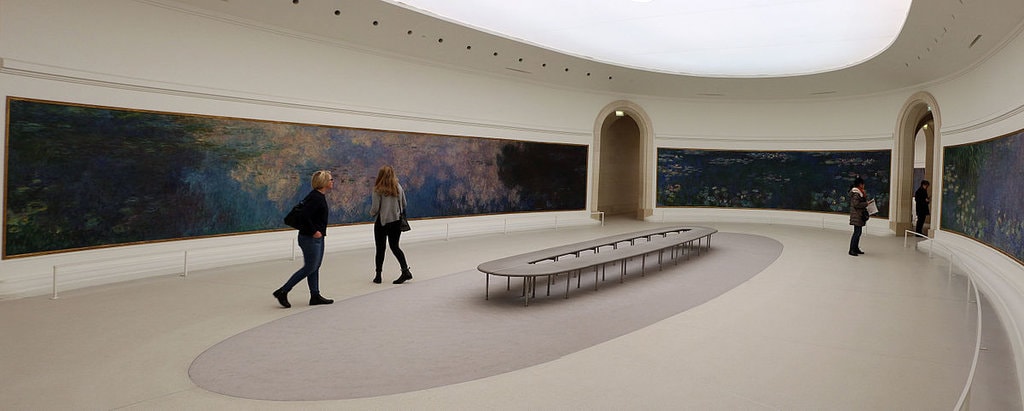 Le Ninfee di Monet nella sala ovale del Musée de l'Orangerie - By I, Sailko, CC BY-SA 3.0, https://commons.wikimedia.org/w/index.php?curid=47311155