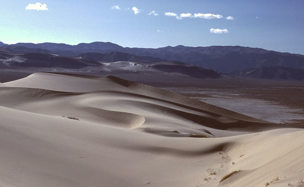 Sand dunes (By G. Thomas at English Wikipedia - Transferred from en.wikipedia to Commons., Public Domain, https://commons.wikimedia.org/w/index.php?curid=32916688)