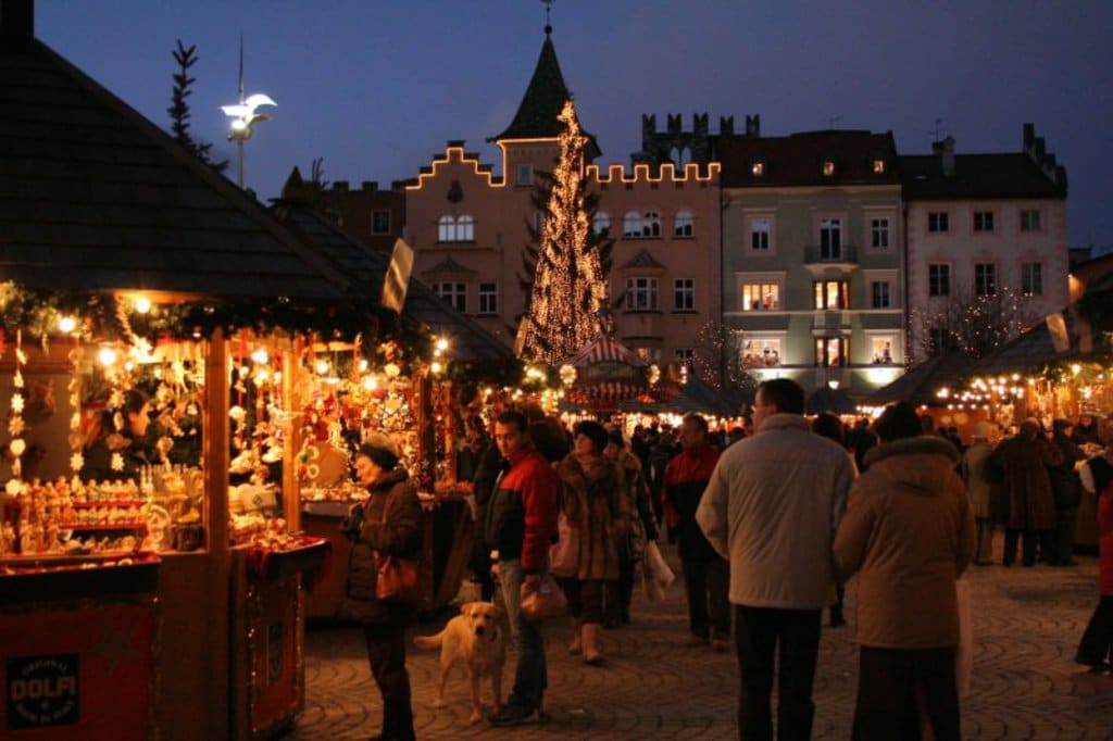 Bressanone, il mercatino di Natale By Darvina 06 Under Creative Common License CC BY 2.0 (https://creativecommons.org/licenses/by/2.0/) https://www.flickr.com/photos/61645041@N00/295403680