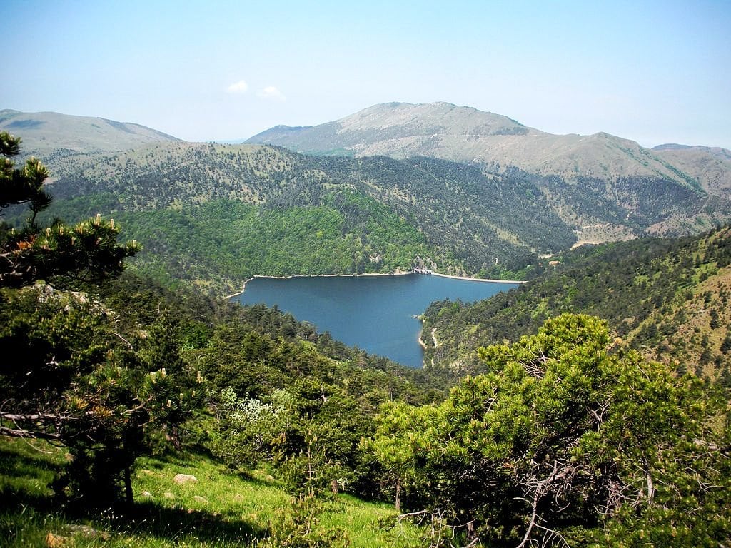 Laghi Gorzente, Parco capanne Marcarolo By Bbruno (Own work)  , https://commons.wikimedia.org/wiki/File:Laghi_Gorzente_-_Lago_Lungo.jpg