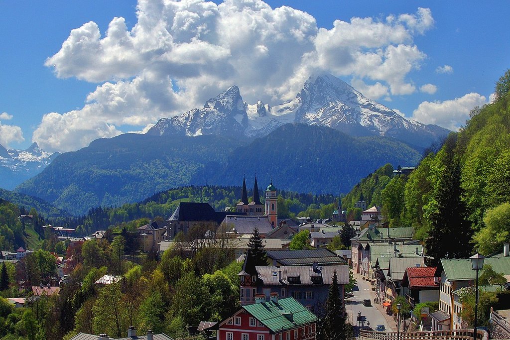 Watzmann (By Sorens at English Wikipedia, CC BY-SA 3.0, https://commons.wikimedia.org/w/index.php?curid=7117689)