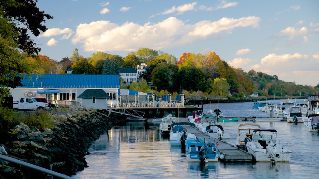 Bath showing a bay or harbor