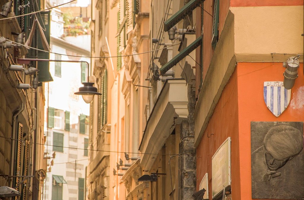 Via del Campo (nell'angolo in basso a destra, una targa commemorativa ricorda Fabrizio de Andrè - Di Luisr8251 - Opera propria, CC BY-SA 4.0, https://commons.wikimedia.org/w/index.php?curid=35286950