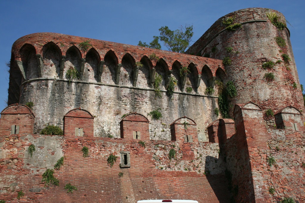 La fortezza di Montecarlo  by Alesssandro Colombi Under creative common license CC BY NC SA 2.0 (https://creativecommons.org/licenses/by-nc-sa/2.0/) - https://www.flickr.com/photos/cinqueottobre/3871144295/