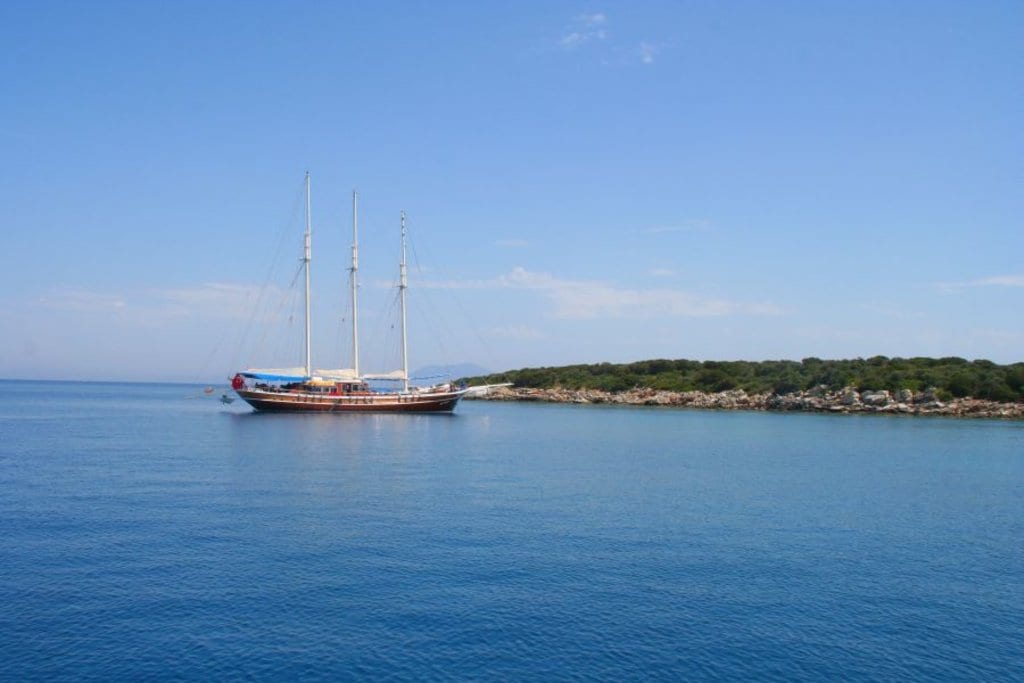 Uno scorcio del mare di Bodrum con la tipica goletta  - Photo Credit: Francesca Spanò