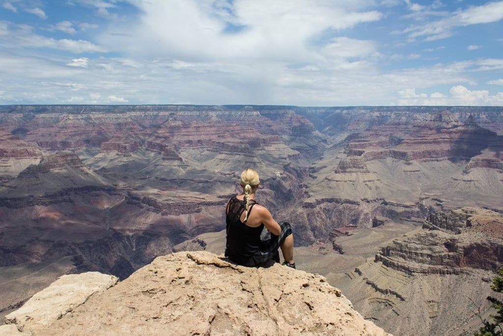 Contemplando il Grand Canyon, simbolo dei parchi nazionali statunitensi (foto pixabay)