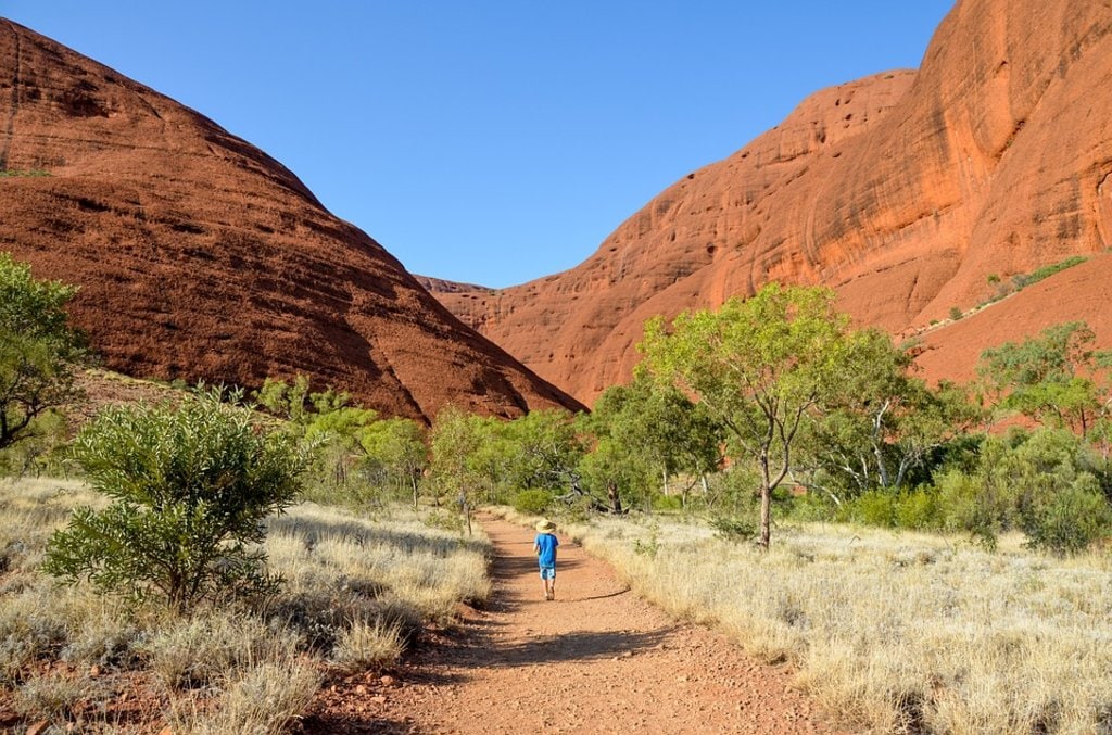 Attraverso i Monti Olgas, nel cuore rosso dell'Outback australiano (foto pixabay)