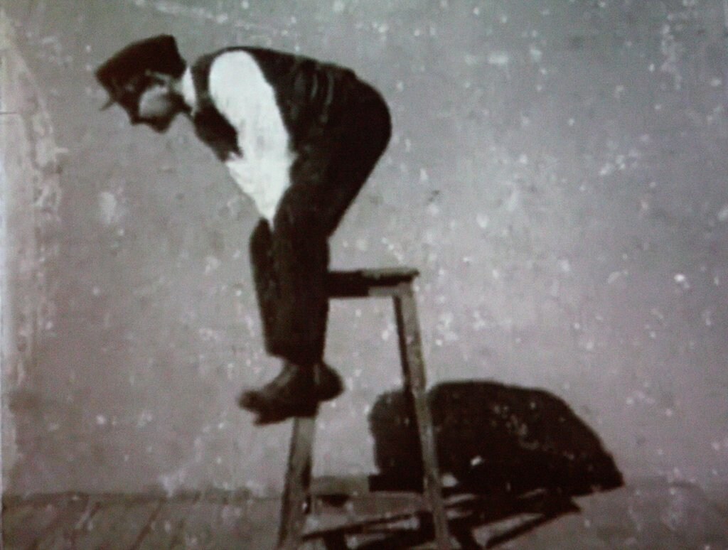 Fotogramma di uno dei primi filmati della storia, proiettato al Museo del Cinema - by Margherita Reboldi - Under Creative Commons license CC BY 2.0 (https://creativecommons.org/licenses/by/2.0/) - https://www.flickr.com/photos/155545126@N07/35709581702/in/album-72157683471890843/