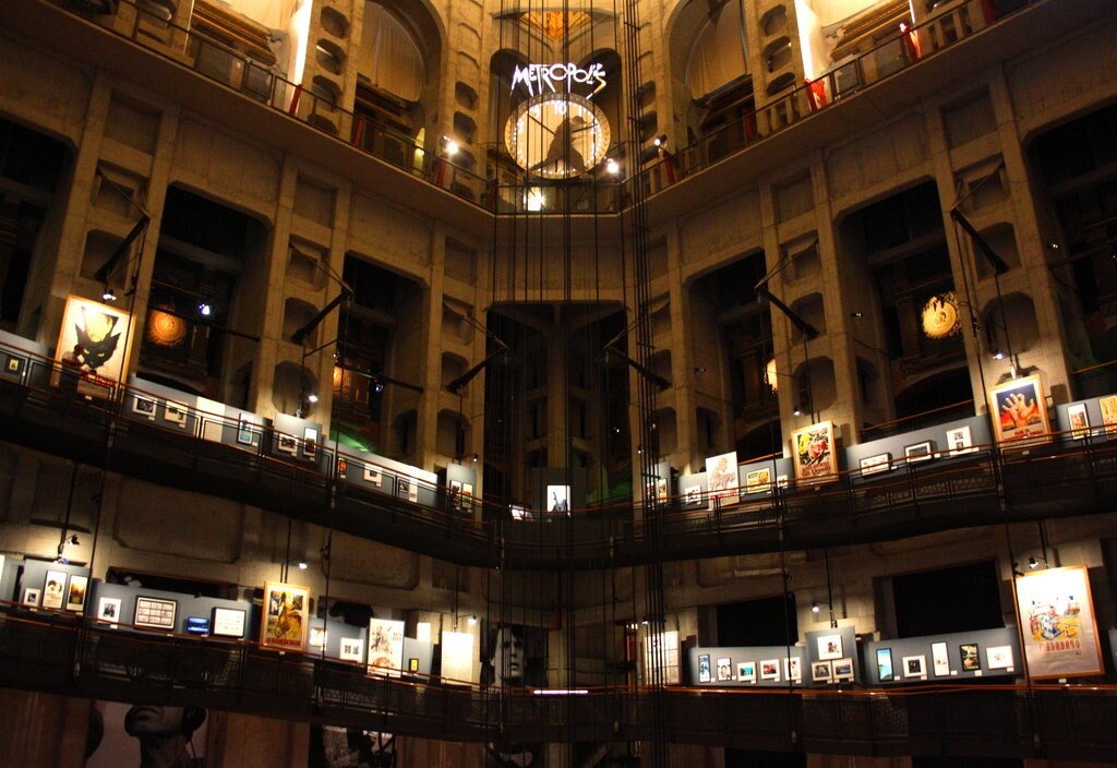 Parte della Galleria dei Manifesti - by Margherita Reboldi - Under Creative Commons license CC BY 2.0 (https://creativecommons.org/licenses/by/2.0/) - https://www.flickr.com/photos/155545126@N07/35878711335/in/photostream/