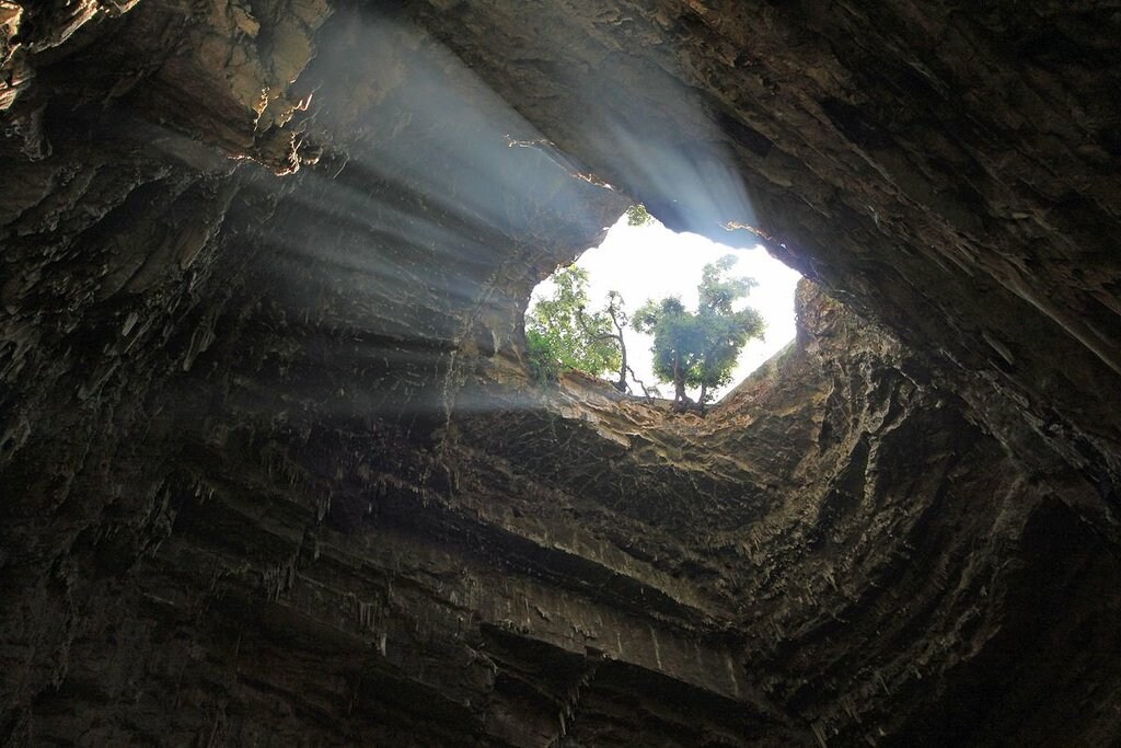 La Grave delle Grotte di Castellana (Di Carlo Pelagalli, CC BY-SA 3.0, https://commons.wikimedia.org/w/index.php?curid=53655049 )